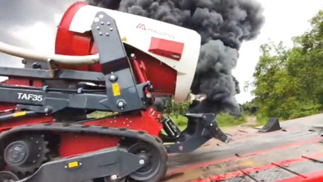 Xe robot phun nước.