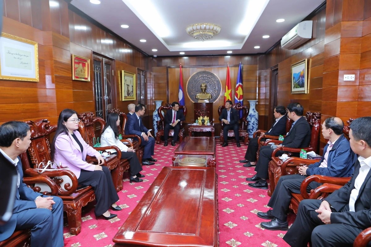 Đoàn đại biểu tỉnh Thanh Hóa chào xã giao Tổng lãnh sự quán Việt Nam tại nước Cộng hòa Dân chủ Nhân dân Lào