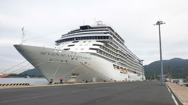 Khánh Hòa: Đón tàu biển quốc tế Seven Seas Voyager
