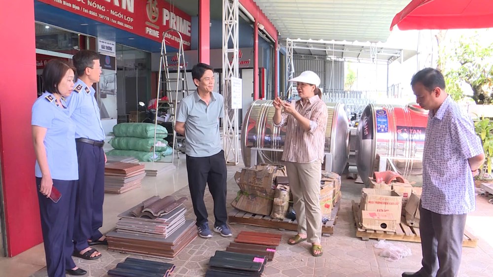 Yêu cầu siết chặt kiểm soát vật liệu xây dựng và giá cả sau bão số 13 tại Gia Lai. Ảnh: Phan Hiếu