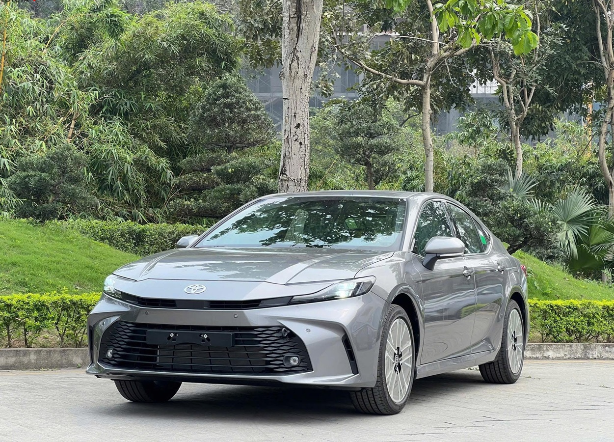 Toyota Camry HEV 2025 - Sedan hạng D vừa sang trọng vừa thân thiện với môi trường