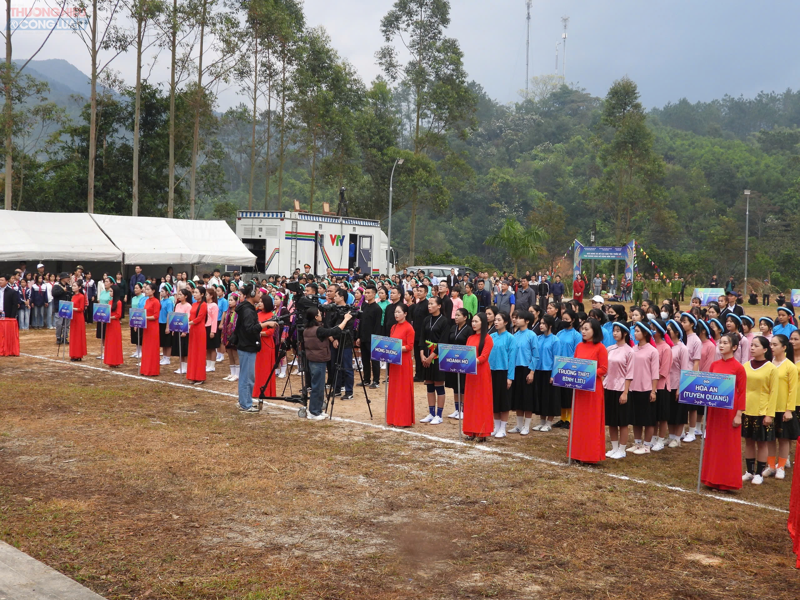 Giải đấu quy tụ 8 đội bóng mang nhiều sắc màu dân tộc.