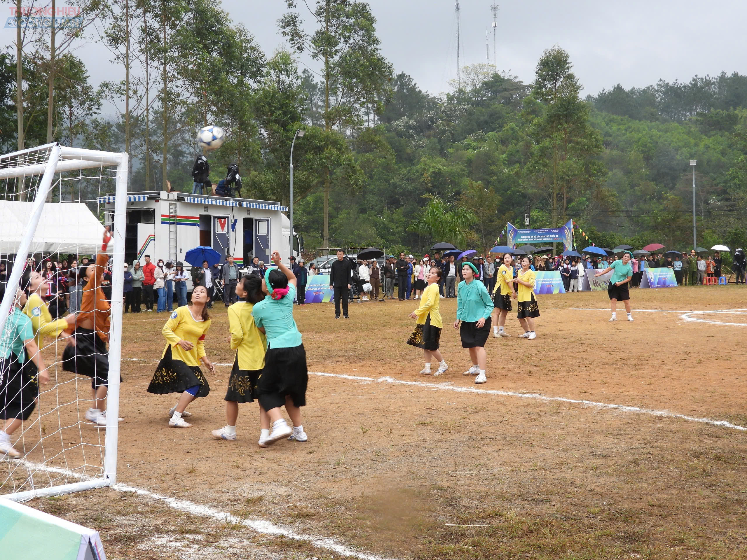Trận đấu đầy kịch tính giữa đội bóng Bình Liêu, Quảng Ninh và Hoà An, Tuyên Quang.