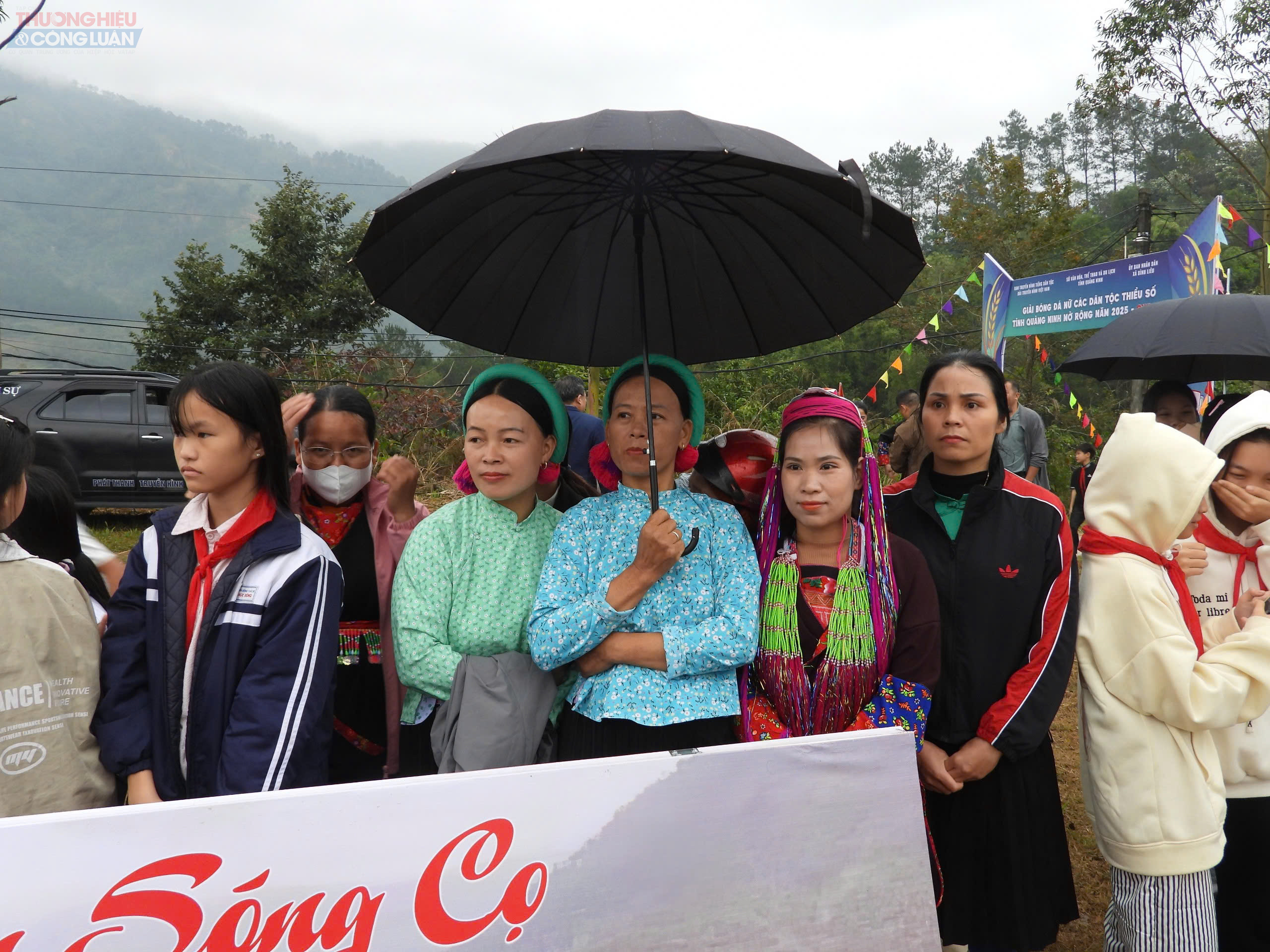 Giải đấu thu hút đông đảo nhân dân và du khách xem.