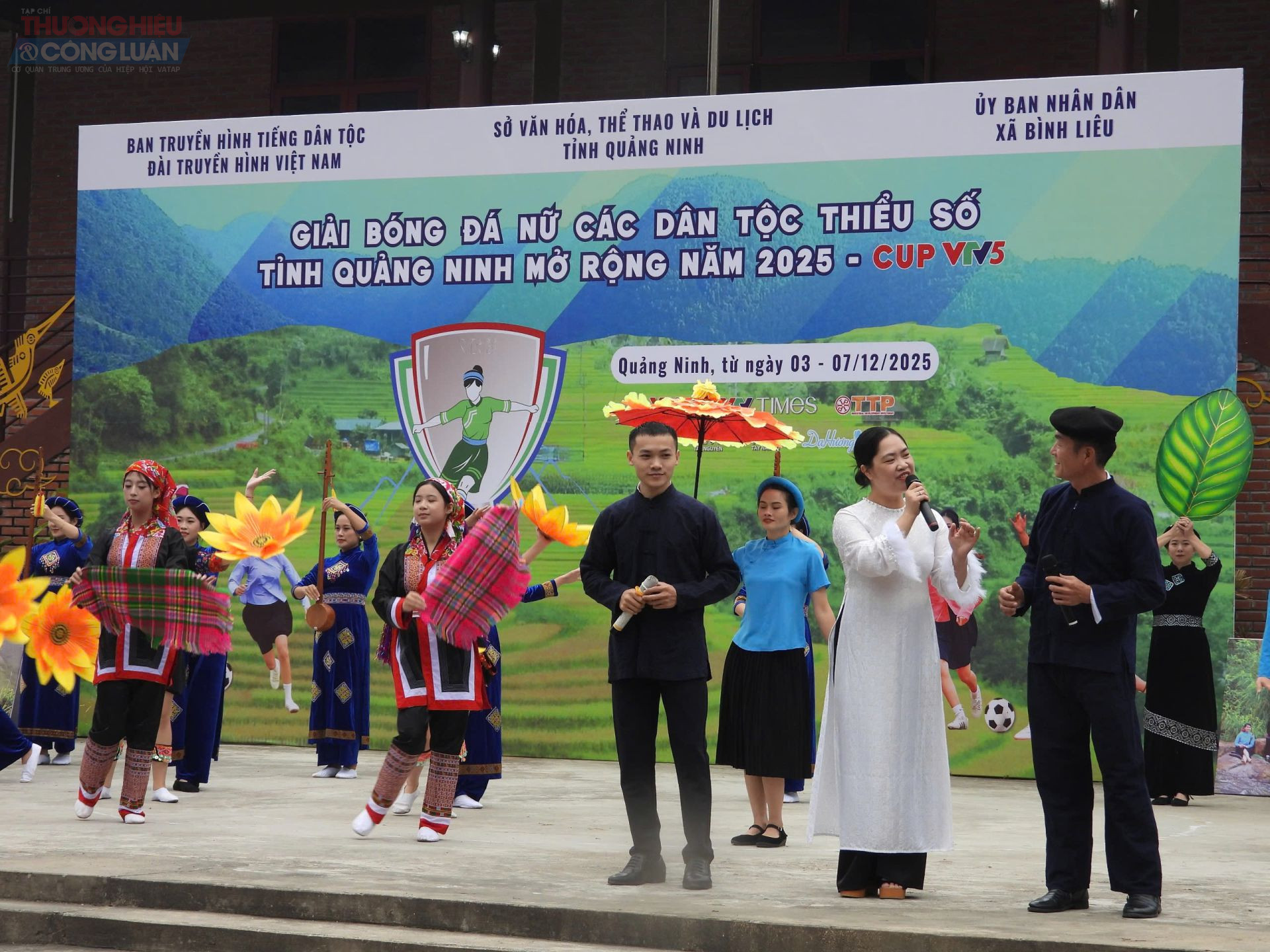 Chương trình văn nghệ đặc sắc.