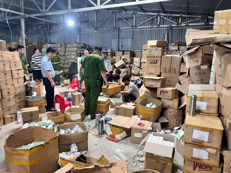 Hoạt động sản xuất, kinh doanh thuốc giả và thực phẩm bảo vệ sức khỏe giả tiếp tục diễn biến phức tạp.