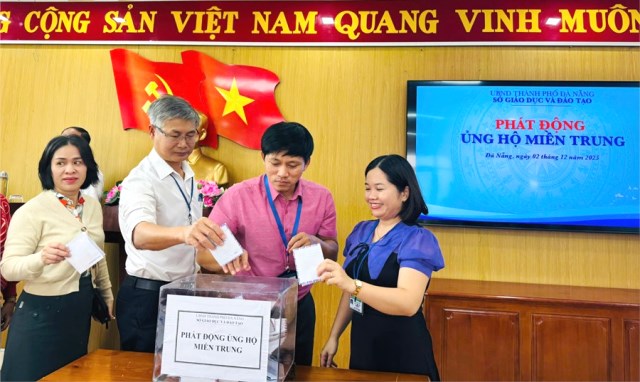 Phát huy truyền thống “Tương thân tương ái”, ngành giáo dục TP. Đà Nẵng đã kêu gọi cán bộ, giáo viên, học sinh quyên góp ủng hộ đồng bào các tỉnh miền Trung