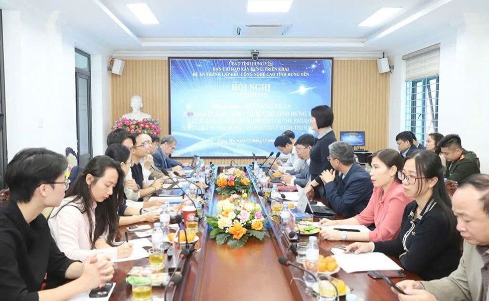 Tỉnh Hưng Yên cùng các chuyên gia tư vấn quốc tế đã tập trung thảo luận, trao đổi cách thức triển khai, xây dựng Đề án. Ảnh: Nguyễn Quỳnh