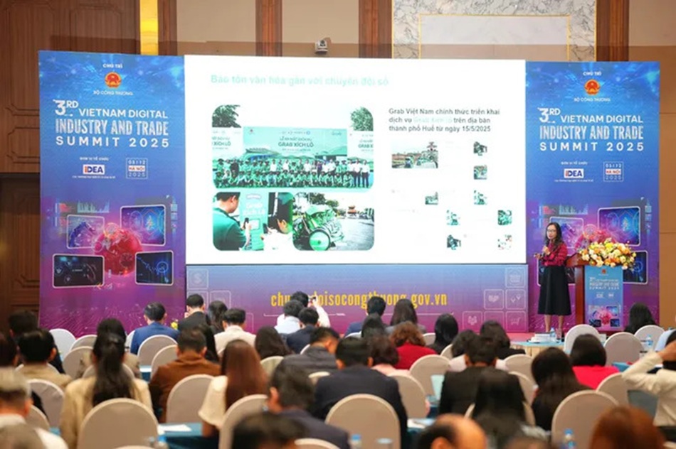 Quang cảnh diễn đàn.