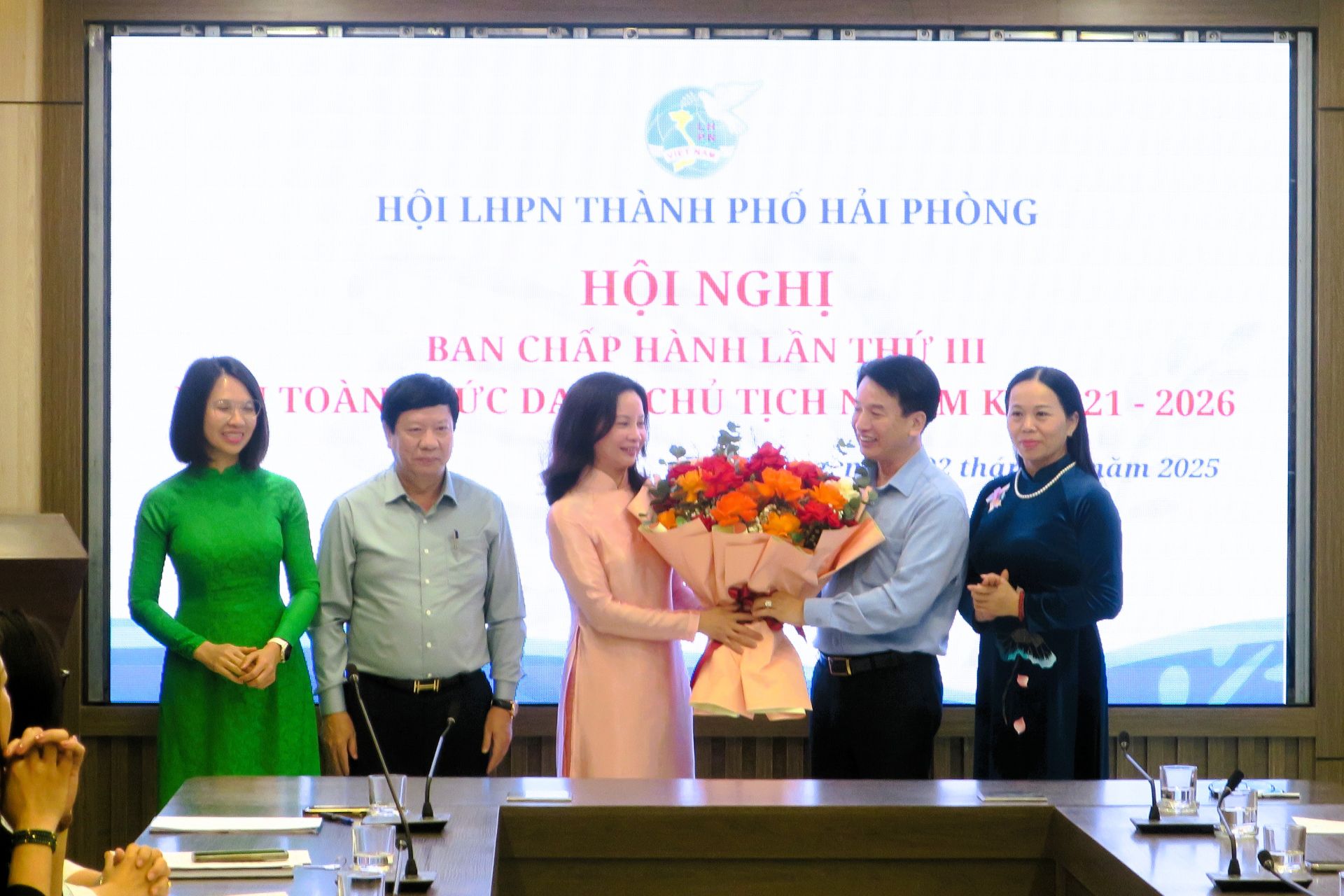 Bầu đồng chí Trần Thu Hương giữ chức Chủ tịch Hội Liên hiệp phụ nữ TP. Hải Phòng nhiệm kỳ 2021 - 2026