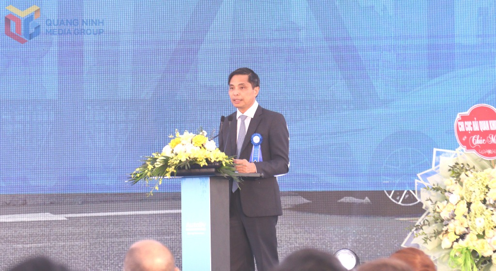 Phó Chủ tịch Thường trực UBND tỉnh Quảng Ninh Vũ Văn Diện phát biểu tại lễ khánh thành.