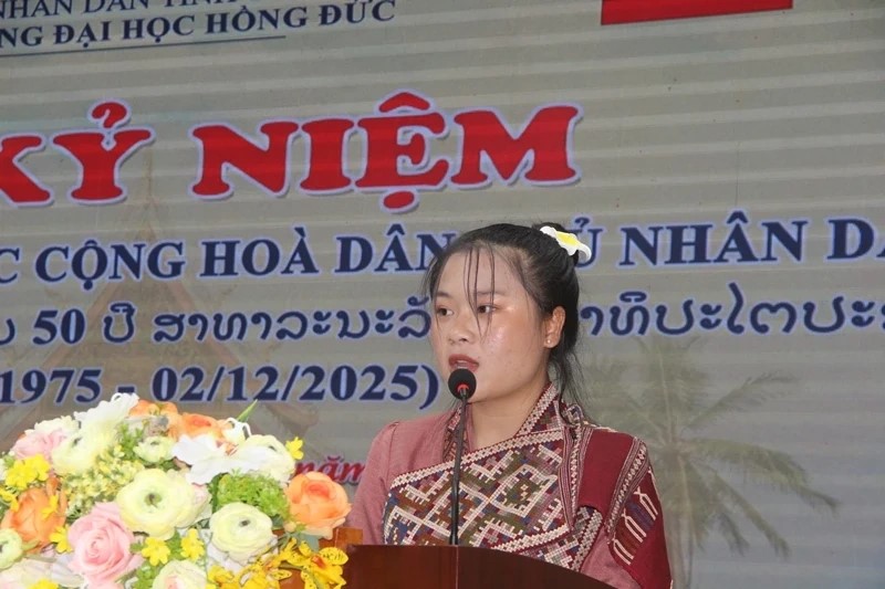 Đại diện lưu học sinh Lào phát biểu tại lễ kỷ niệm. Đại diện lưu học sinh Lào phát biểu tại lễ kỷ niệm.