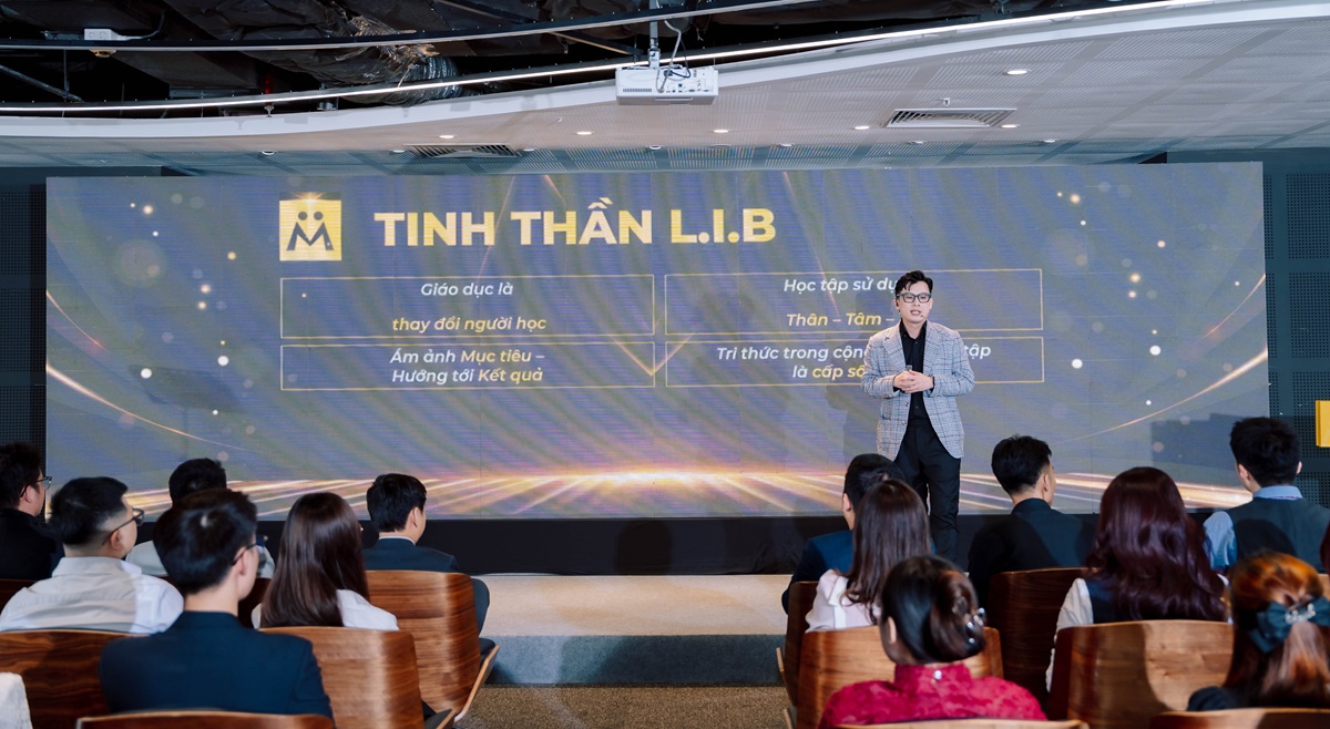 Ông Lưu Anh Đức - Giám đốc trải nghiệm khách hàng chia sẻ tại buổi ra mắt. Ông Lưu Anh Đức - Giám đốc trải nghiệm khách hàng chia sẻ tại buổi ra mắt.