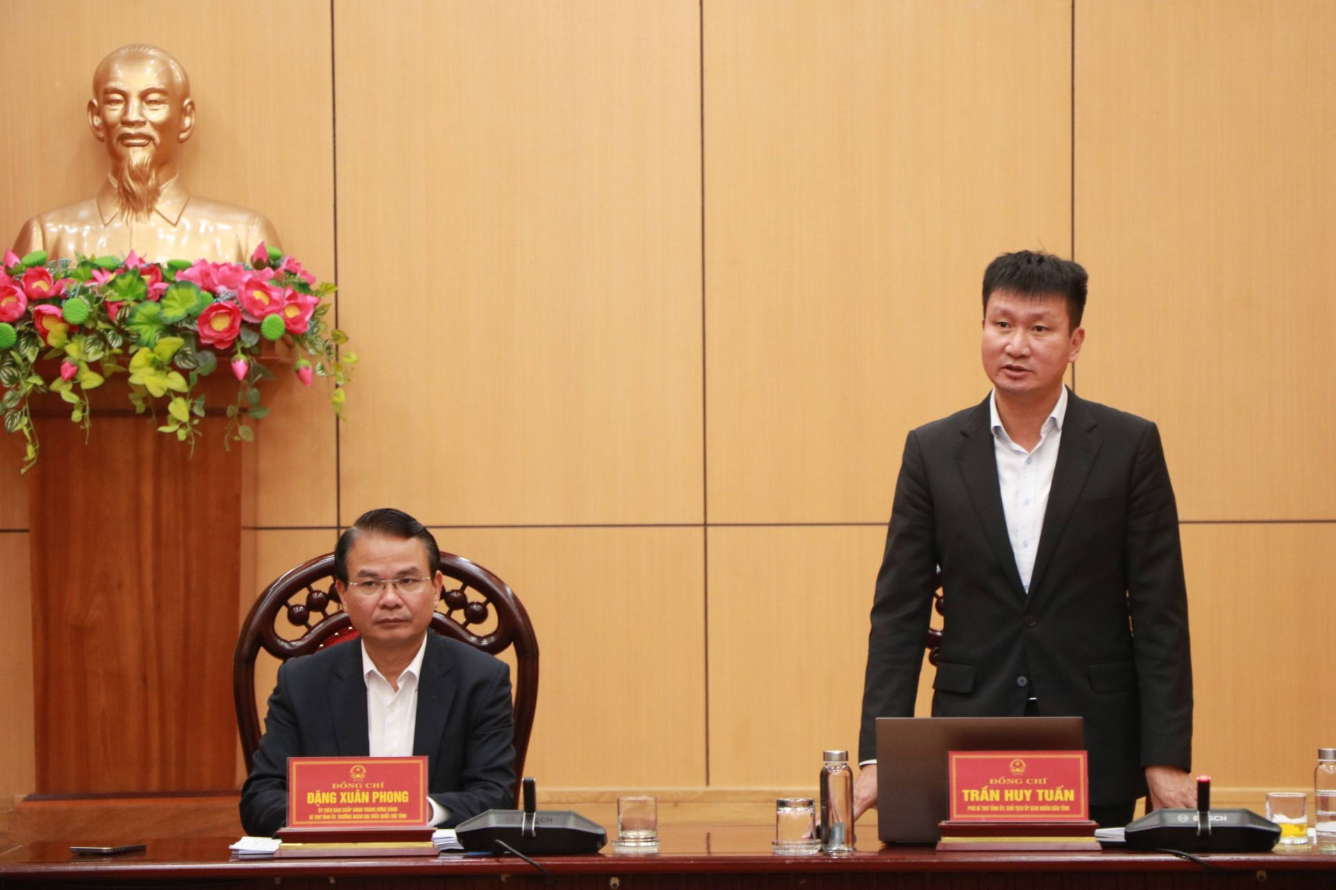 Chủ tịch UBND tỉnh Ninh Bình Trần Huy Tuấn