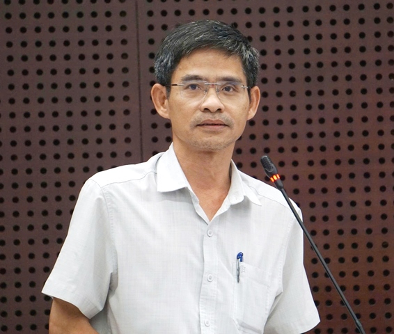 Ông Trương Xuân Tý trả lời tại buổi họp báo.