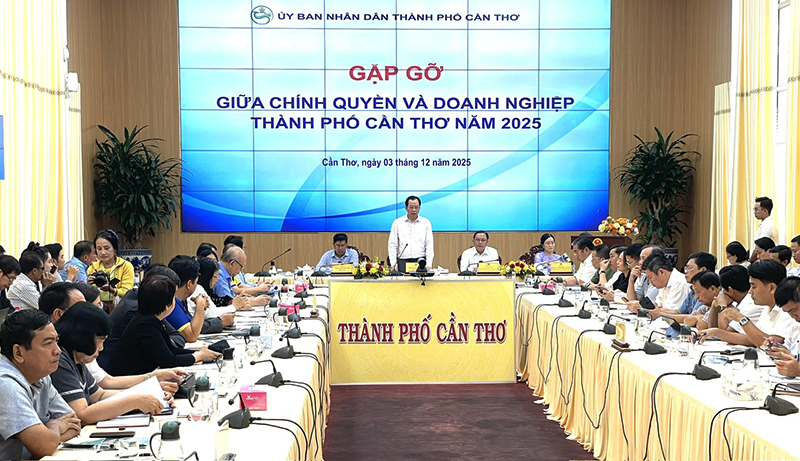 Quang cảnh buối gặp gỡ Chính quyền và doanh nghiệp