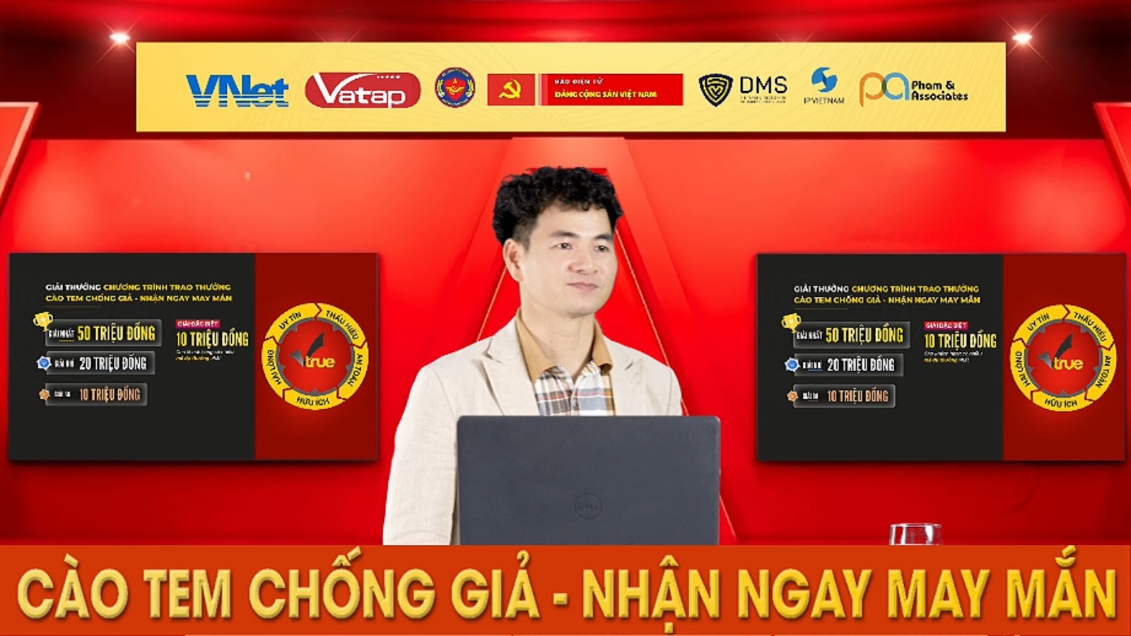 NSND Xuân Bắc dẫn chương trình trao thưởng “Cào tem chống giả - Nhận ngay may mắn”.