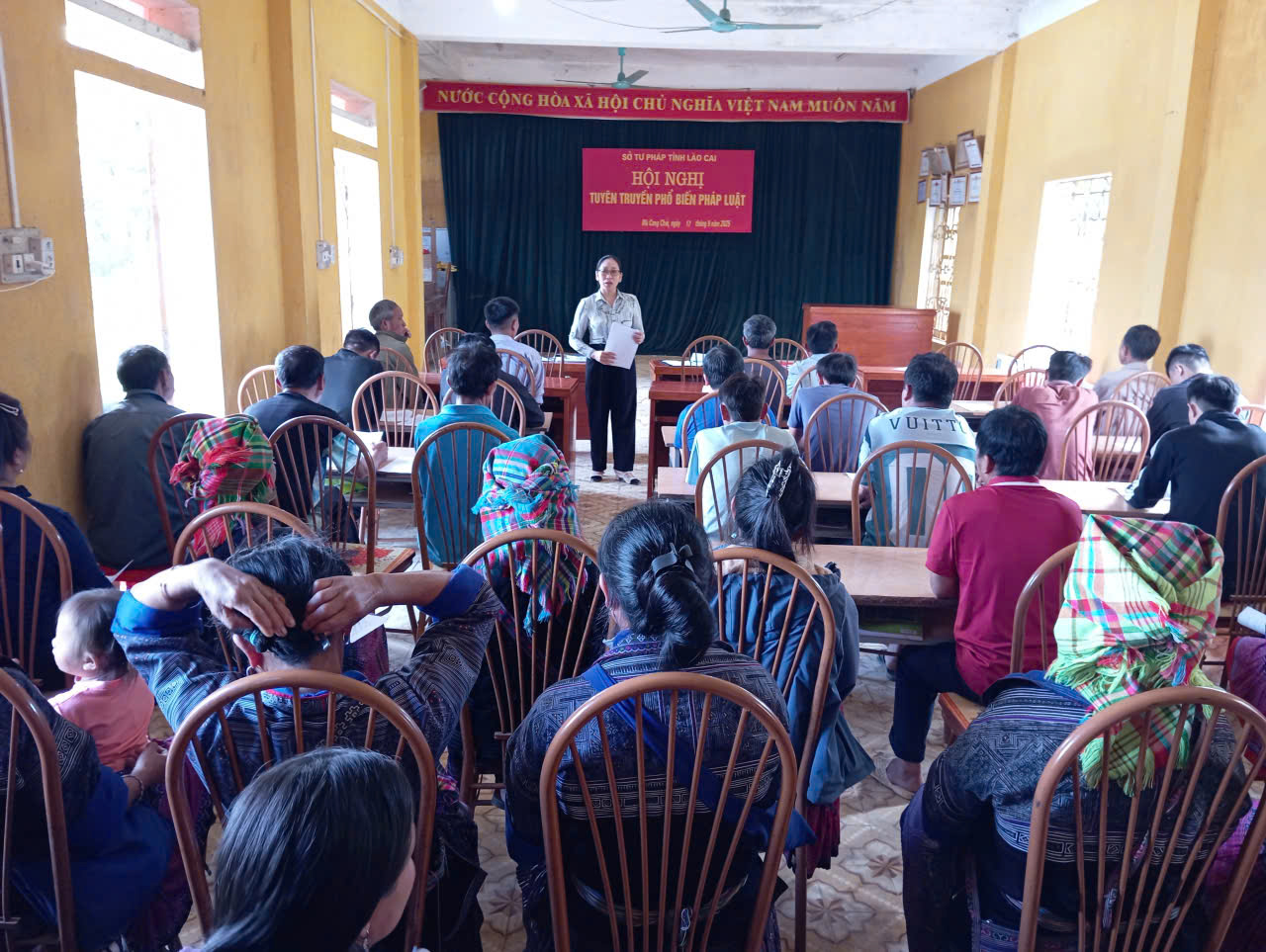 Những năm qua, tỉnh Lào Cai đã quan tâm đẩy mạnh công tác trợ giúp pháp lý (TGPL), tuyên truyền, phổ biến và giáo dục pháp luật (PBGDPL) cho người nghèo, người dân tộc thiểu số và các đối tượng yếu thế bằng nhiều nhiều hình thức đa dạng, thiết thực và phù hợp với từng địa bàn, giúp pháp luật đến gần hơn với người dân.