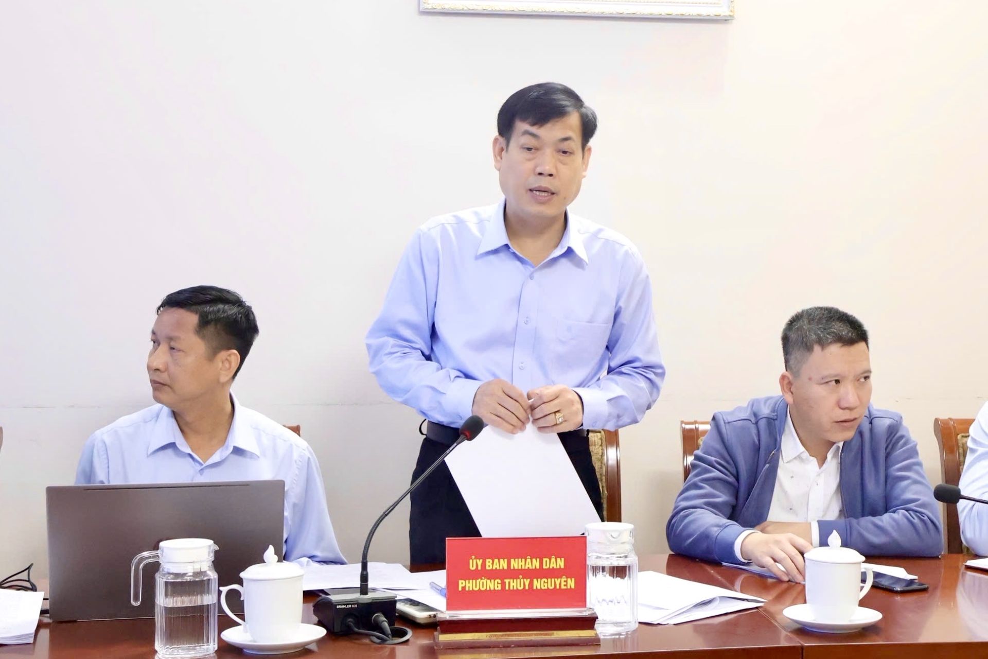 Đại diện UBND phường Thuỷ Nguyên báo cáo kết quả giải quyết kiến nghị, khiếu nại, tố cáo của 3 công dân trên địa bàn phường.