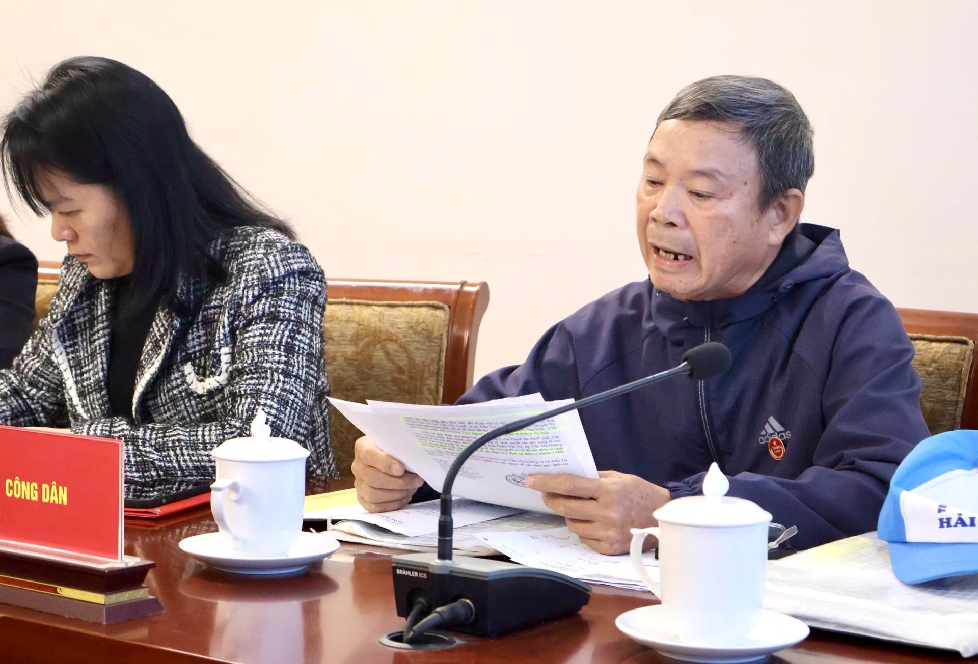 Công dân Phạm Văn Tứ nêu ý kiến tại buổi tiếp công dân.