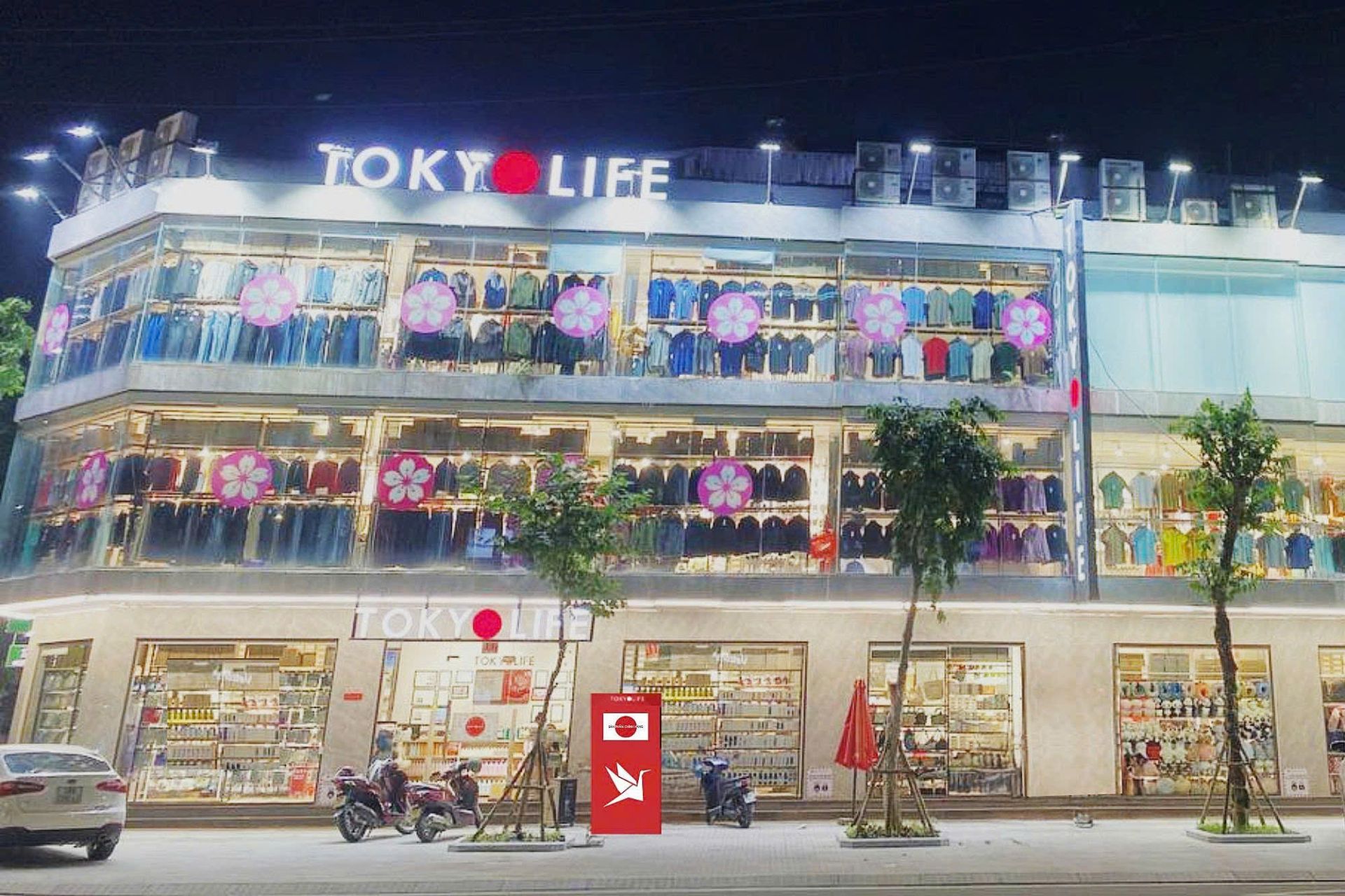 Thời trang tối giản lên ngôi, TokyoLife hút khách trẻ