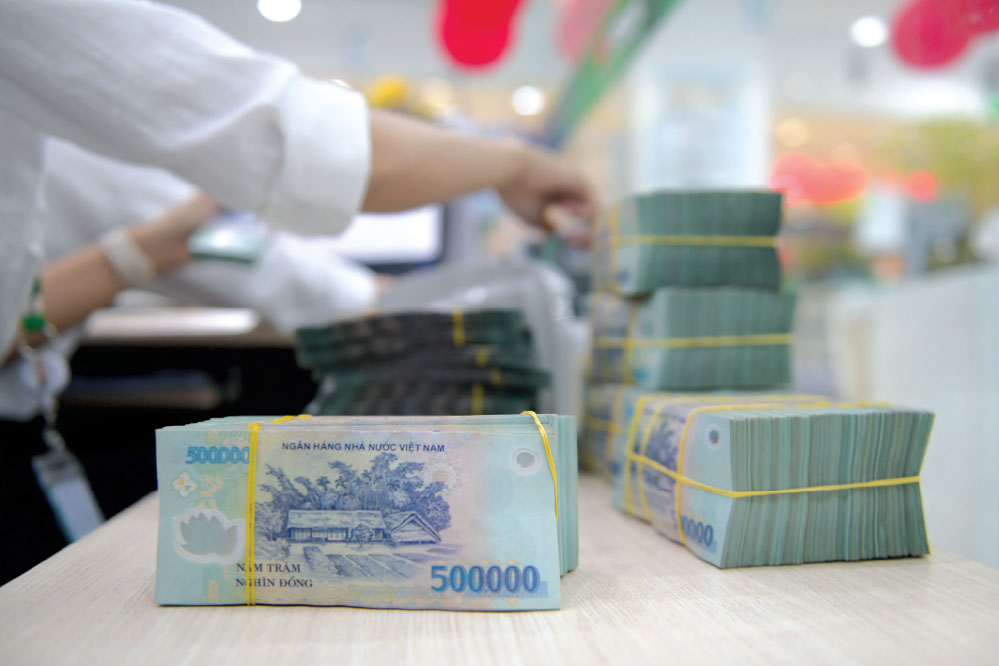 Chênh lệch tín dụng – tiền gửi đẩy lãi suất tăng, ngân hàng đối mặt áp lực huy động vốn