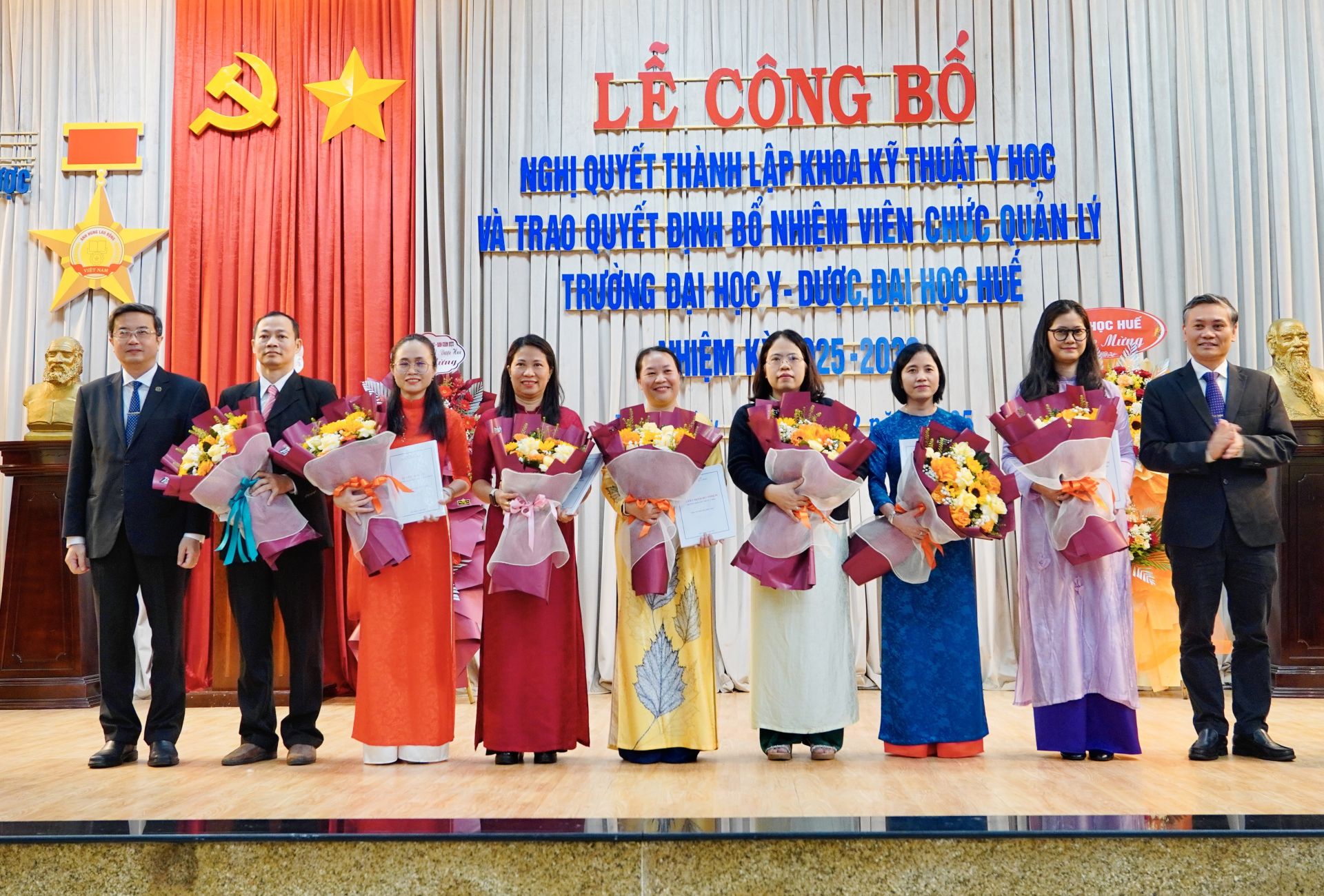 Trao quyết định bỏ nhiệm cán bộ quản lý