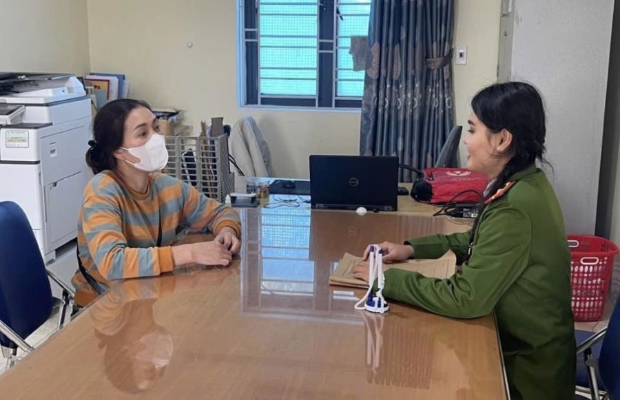 Chị H. trình báo sự việc với Công an xã Thiên Cầm.