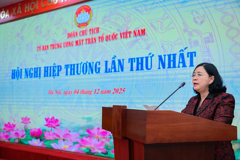 Bà Bùi Thị Minh Hoài, Ủy viên Bộ Chính trị, Bí thư Trung ương Đảng, Chủ tịch Uỷ ban Trung ương MTTQ Việt Nam, Phó Chủ tịch Hội đồng Bầu cử Quốc gia phát biểu tại Hội nghị - Ảnh: VGP/Toàn Thắng Bà Bùi Thị Minh Hoài, Ủy viên Bộ Chính trị, Bí thư Trung ương Đảng, Chủ tịch Uỷ ban Trung ương MTTQ Việt Nam, Phó Chủ tịch Hội đồng Bầu cử Quốc gia phát biểu tại Hội nghị - Ảnh: VGP/Toàn Thắng