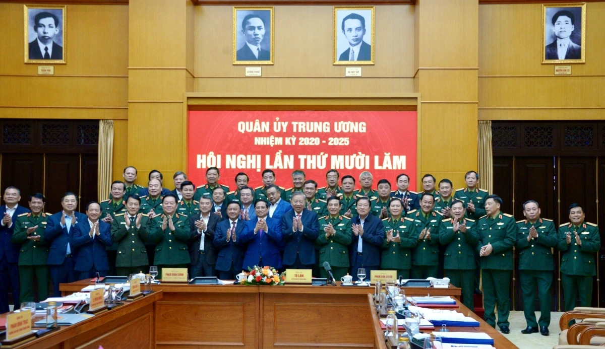 Tổng Bí thư Tô Lâm và các đại biểu chụp ảnh lưu niệm