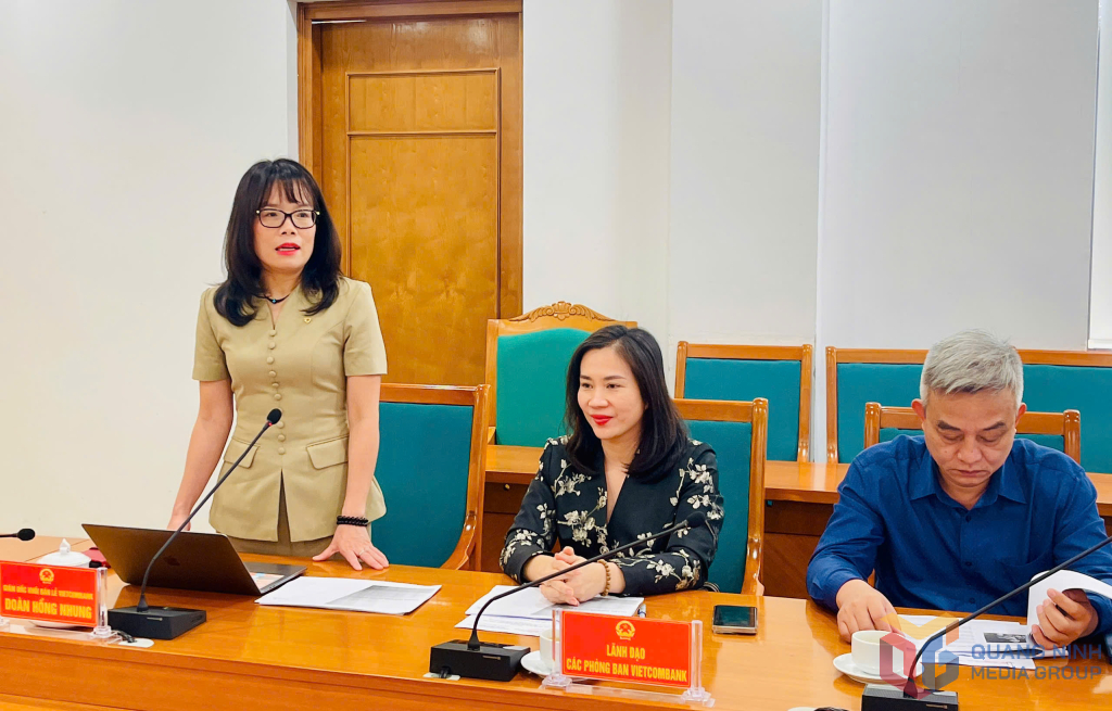 Đại diện Vietcombank thông tin sơ bộ về dịch vụ thanh toán QR xuyên biên giới giữa Việt Nam - Trung Quốc.