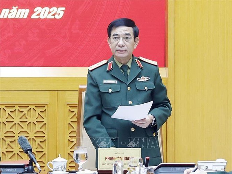 Đại tướng Phan Văn Giang, Uỷ viên Bộ Chính trị, Phó Bí thư Quân uỷ Trung ương, Bộ trưởng Bộ Quốc phòng phát biểu - Ảnh: TTXVN Đại tướng Phan Văn Giang, Uỷ viên Bộ Chính trị, Phó Bí thư Quân uỷ Trung ương, Bộ trưởng Bộ Quốc phòng phát biểu - Ảnh: TTXVN