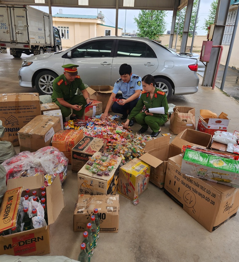 Điểm nhấn trong kế hoạch năm nay là sự phối hợp liên ngành chặt chẽ hơn bao giờ hết. Lực lượng QLTT sẽ kề vai sát cánh cùng Công an, Hải quan và Bộ đội Biên phòng để tổ chức giám sát 24/7 tại các chốt chặn trọng yếu