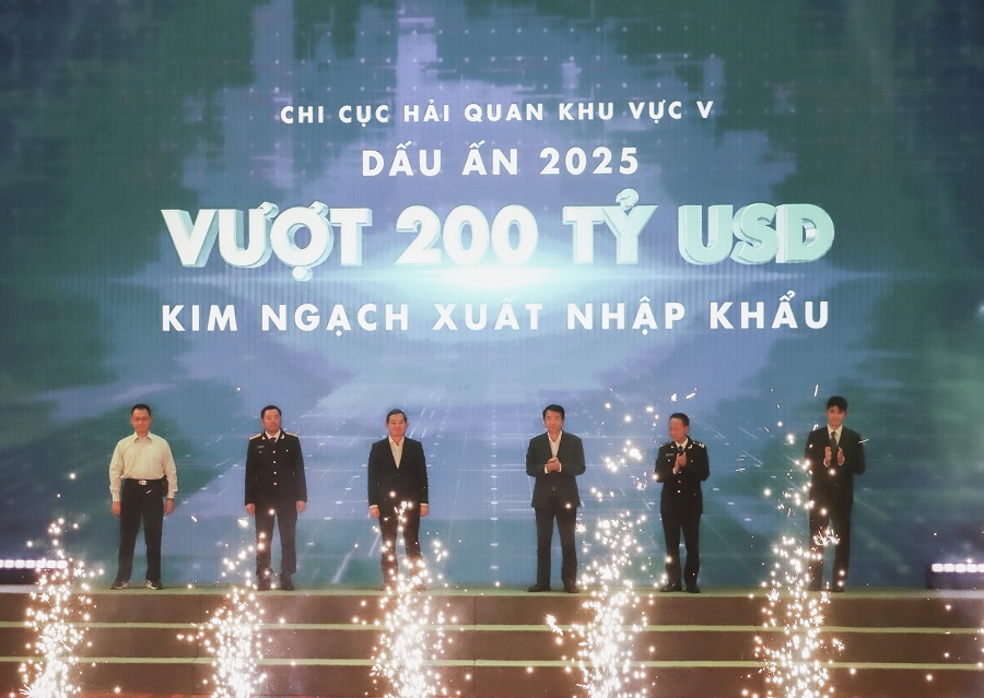 Chi cục Hải quan Khu vực V: Kim ngạch xuất nhập khẩu năm 2025 vượt 200 tỷ USD