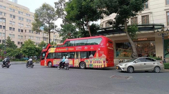 Xe buýt sử dụng xe ôtô thoáng nóc (buýt 2 tầng) Xe buýt sử dụng xe ôtô thoáng nóc (buýt 2 tầng)