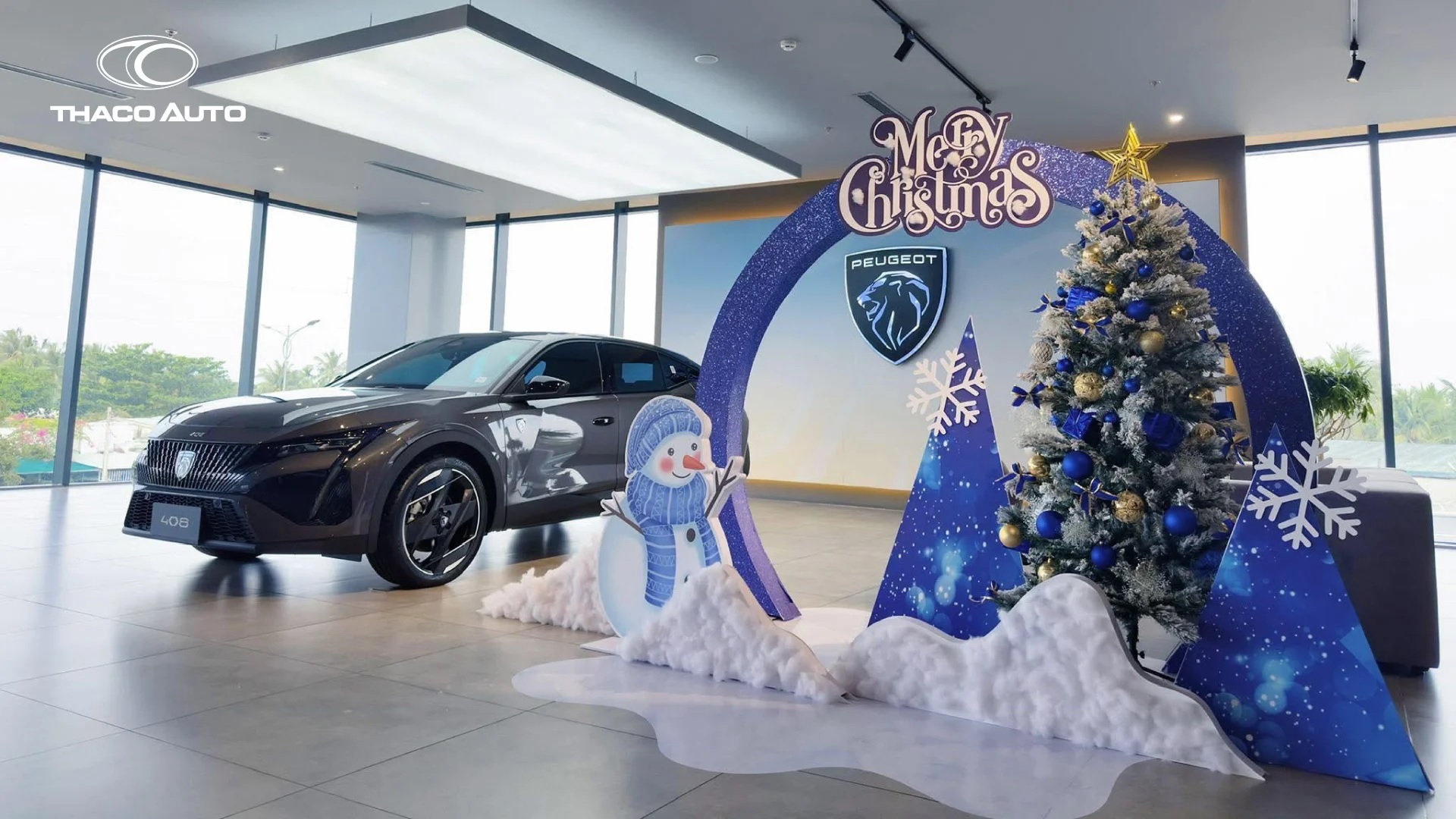 Không gian trưng bày xe mang màu sắc mùa lễ hội