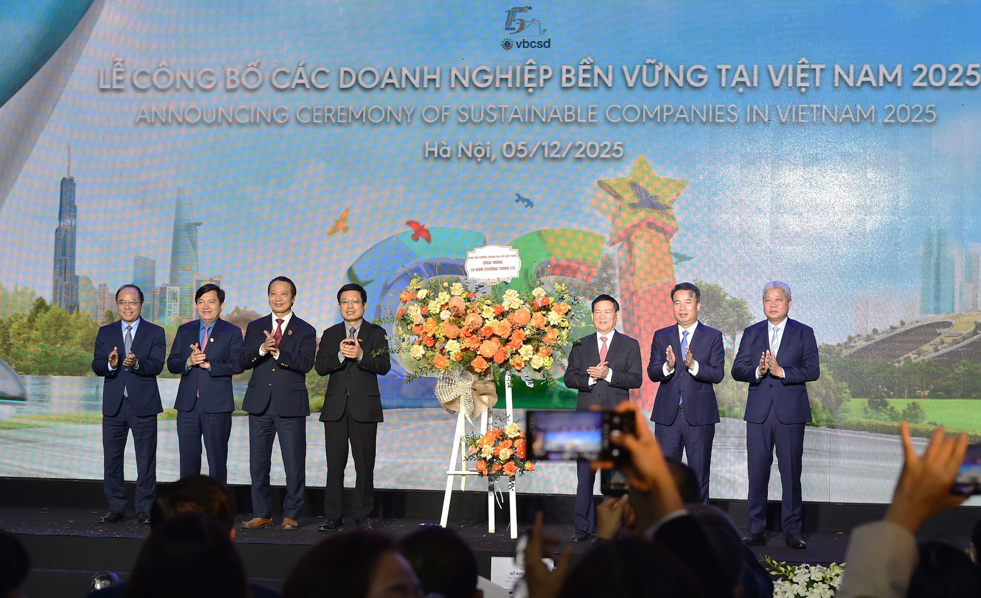 Ph&oacute; Thủ tướng nhấn mạnh, Chương tr&igrave;nh CSI v&agrave; bộ chỉ số đ&aacute;nh gi&aacute; doanh nghiệp bền vững được x&acirc;y dựng trong bối cảnh n&agrave;y đ&atilde; trở th&agrave;nh một c&ocirc;ng cụ quan trọng để hướng tới th&uacute;c đẩy doanh nghiệp hội nhập.