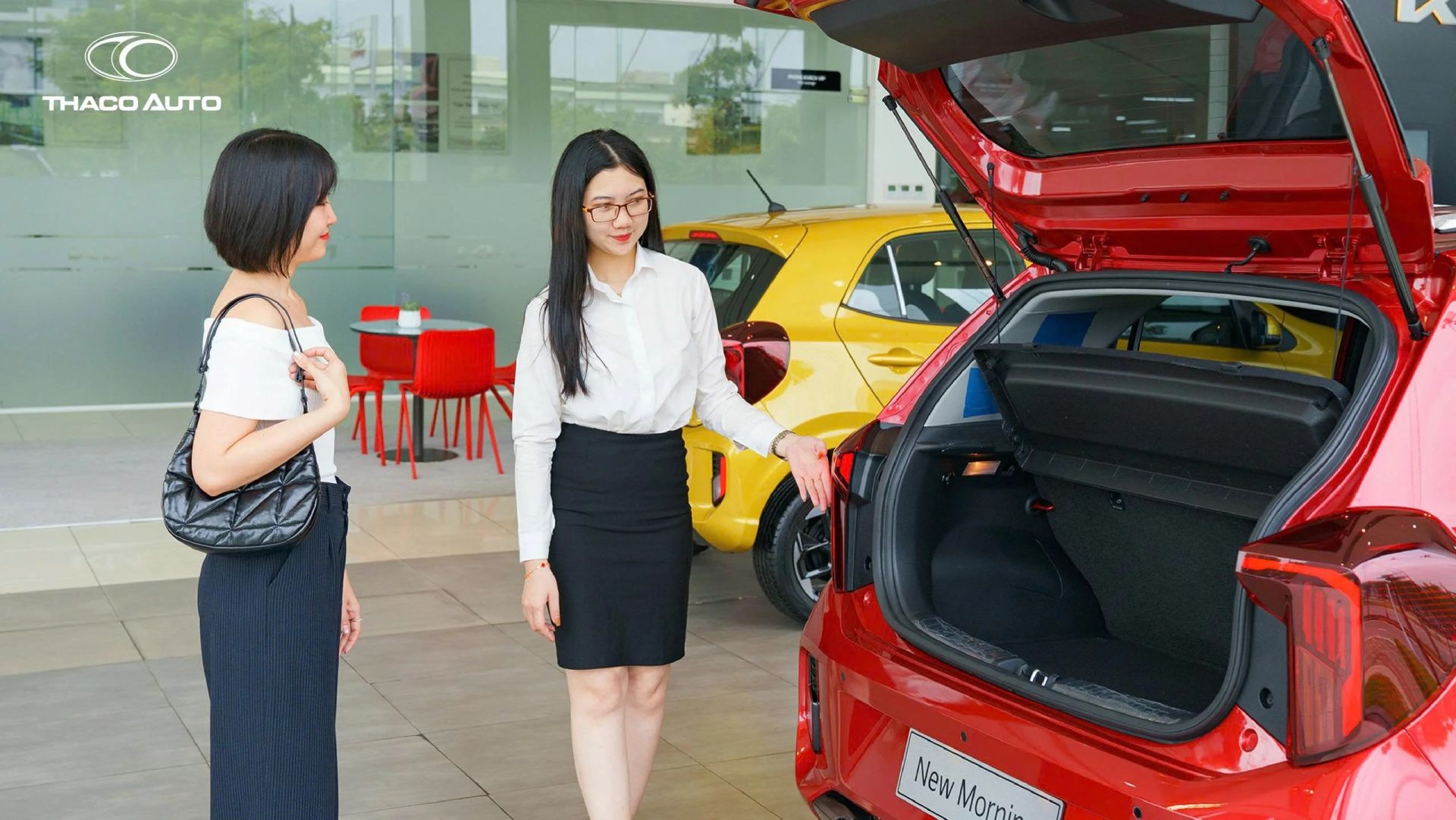 Khách hàng trải nghiệm trực tiếp các dòng xe thế hệ mới