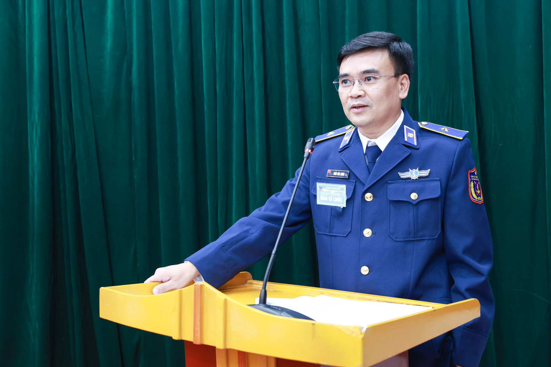 Thiếu tướng Trần Văn Lượng - Phó Tư lệnh, Tham mưu trưởng Cảnh sát biển Việt Nam phát biểu chỉ đạo.