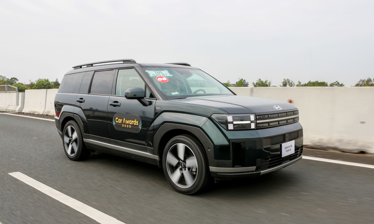 Hyundai Santa Fe Hybrid chính thức ra mắt