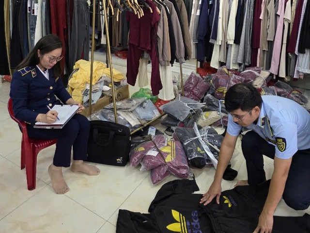 Lực lượng QLTT tăng cường kiểm tra, kiểm soát thị trường dịp cuối năm.