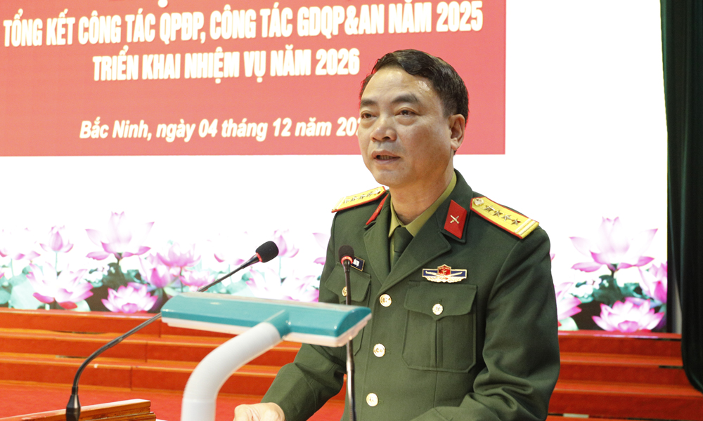 Đại tá Phạm Văn Tạo, Chỉ huy trưởng Bộ Chỉ huy quân sự tỉnh phát biểu tại hội nghị. Đại tá Phạm Văn Tạo, Chỉ huy trưởng Bộ Chỉ huy quân sự tỉnh phát biểu tại hội nghị.