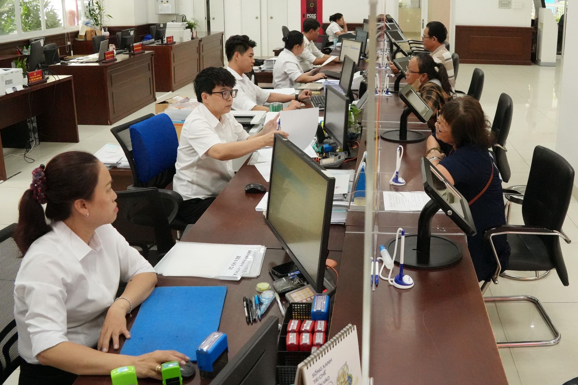 TP. HCM tập trung xử lý dứt điểm các hồ sơ hành chính trễ hạn