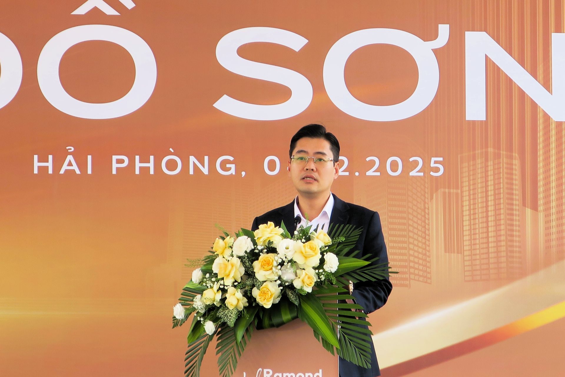 Đồng chí Nguyễn Quang Diện, Phó Bí thư Đảng ủy, Chủ tịch UBND phường phát biểu.