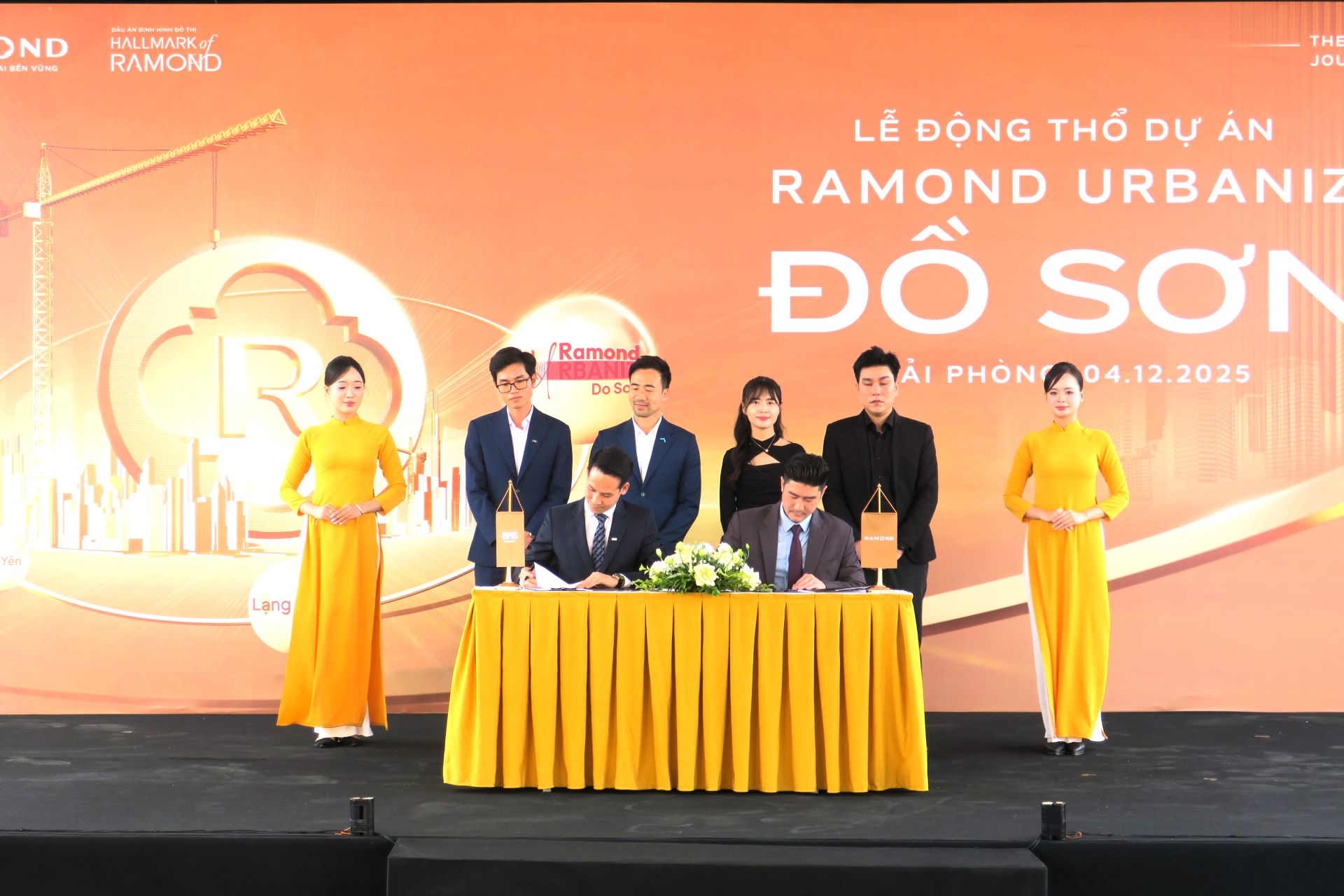 Ngay tại Lễ động thổ, các doanh nghiệp ký kết biên bản ghi nhớ hợp tác.