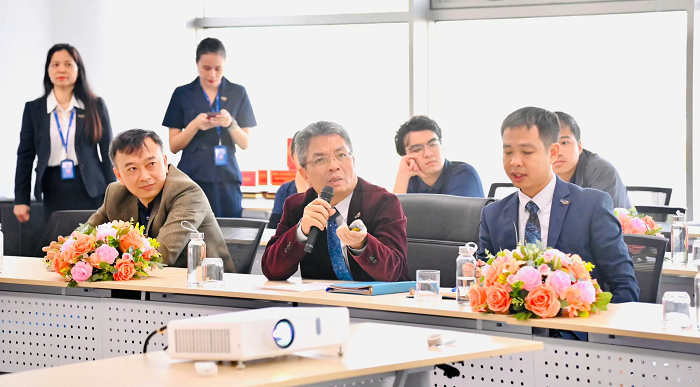 PGS.TS Phạm Anh Tuấn - Tổng Giám đốc Trung tâm Vũ trụ Việt Nam trao đổi tại chương trình làm việc PGS.TS Phạm Anh Tuấn - Tổng Giám đốc Trung tâm Vũ trụ Việt Nam trao đổi tại chương trình làm việc