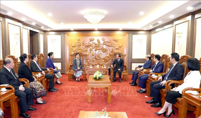 Trưởng Ban Tuyên giáo và Dân vận Trung ương Trịnh Văn Quyết tiếp đoàn đại biểu Uỷ ban Trung ương Mặt trận Lào xây dựng Đất nước. Ảnh: Phương Hoa/TTXVN