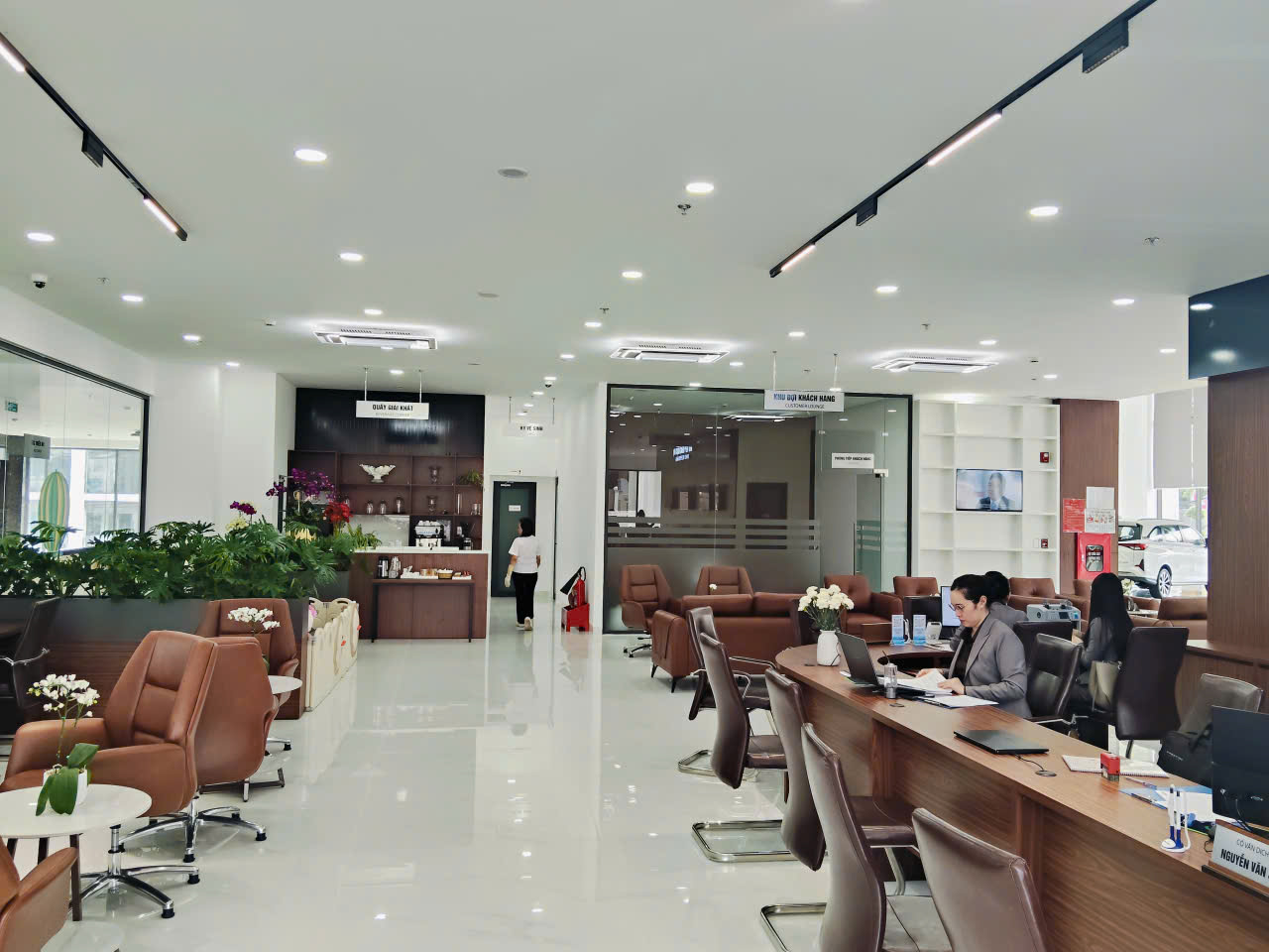 Khu vực phòng chờ cho khách hàng Khu vực phòng chờ cho khách hàng