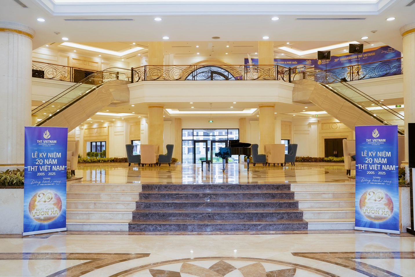 Lễ kỷ niệm 20 năm thành lập, với chủ đề “THT Việt Nam – Khát vọng vươn xa” được tổ chức tại Trung tâm hội nghị Almaz, Long Biên, Hà Nội Lễ kỷ niệm 20 năm thành lập, với chủ đề “THT Việt Nam – Khát vọng vươn xa” được tổ chức tại Trung tâm hội nghị Almaz, Long Biên, Hà Nội