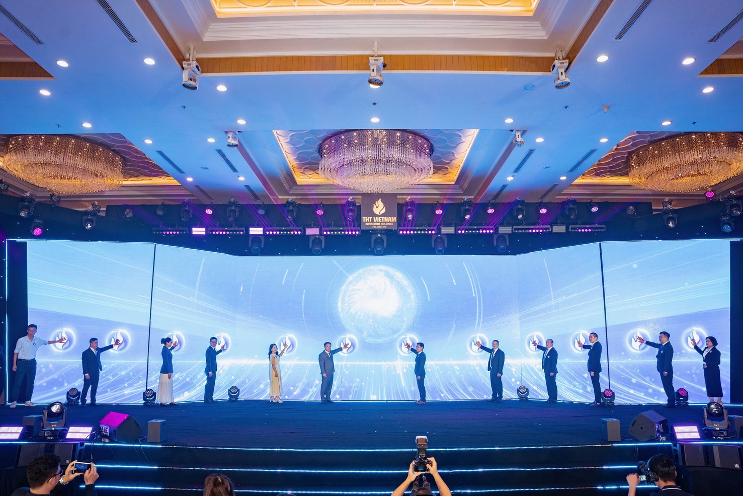 Ngọn lửa THT Việt Nam – biểu tượng cho tinh thần không ngừng đổi mới của mỗi người THT Ngọn lửa THT Việt Nam – biểu tượng cho tinh thần không ngừng đổi mới của mỗi người THT